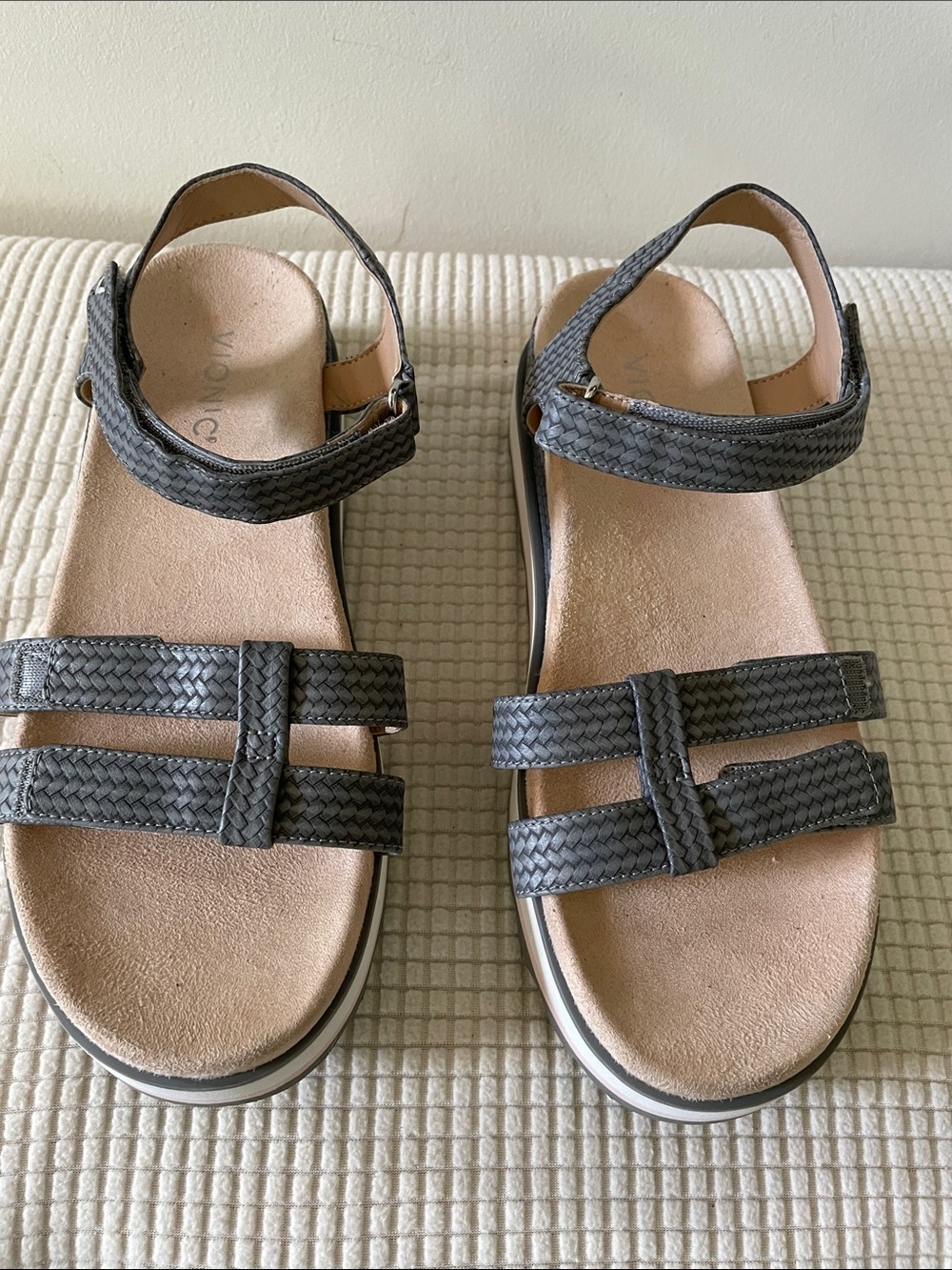 Vionic Gray Braided Leather Strap Sandals Size 7 Casual Beach Comfort